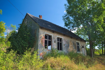 Opuszczony dom w miejscowości Wicko