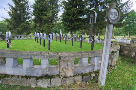 Cmentarz niedaleko Smerekowca