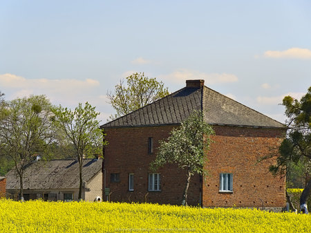Dom przed wsią Łąkorz