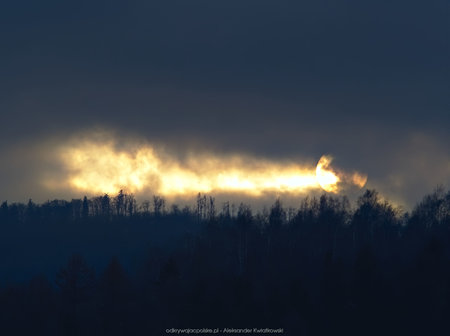 Słońce zachodziło za górą Chełmiec