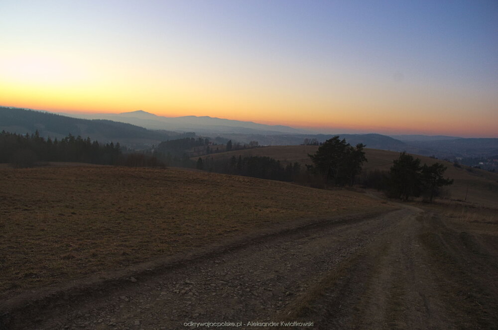 Widok na zejście do Rabki Zdrój (103.5380859375 kB)