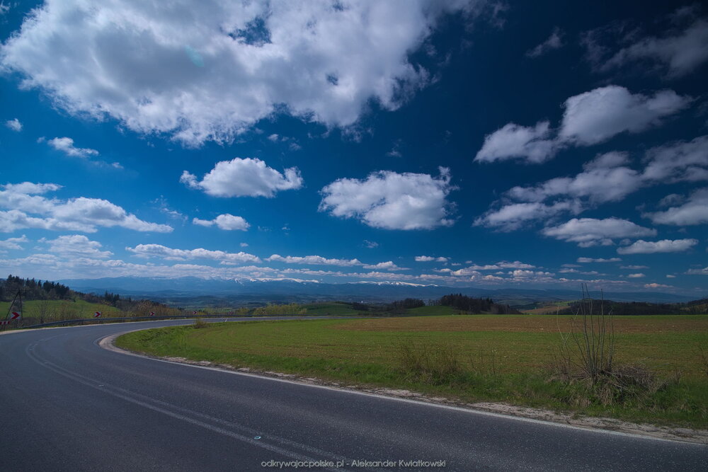 Widok na Karkonosze z przełęczy pod Łysą Górą (133.3271484375 kB)