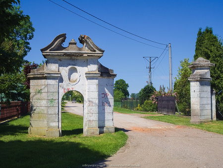 Brama niedaleko wsi Witowy