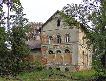Opuszczony budynek w Karłowicach