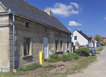 Stary dom we wsi Lisówki