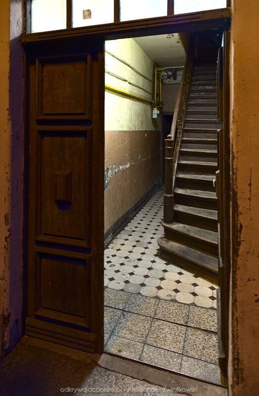 Schody w kamienicy (123.3935546875 kB)