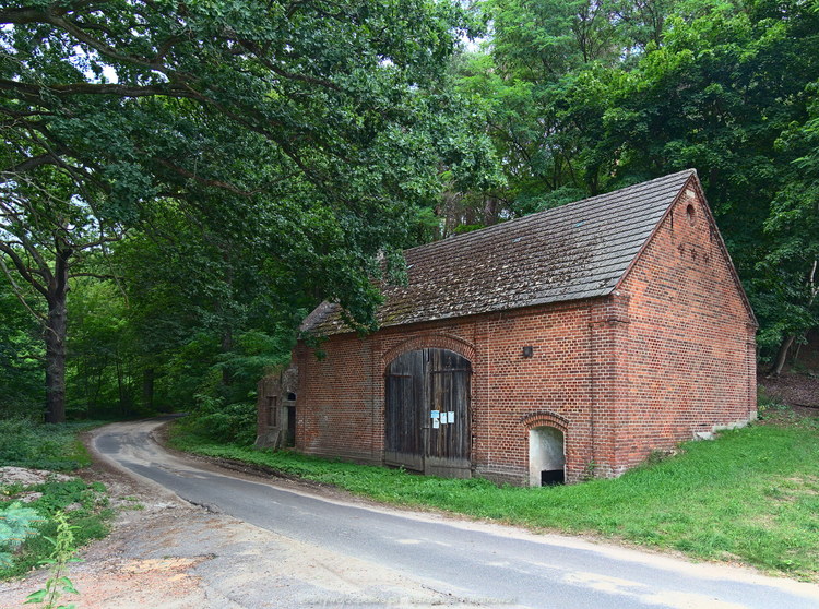 Budynek w Gryżynie (222.310546875 kB)