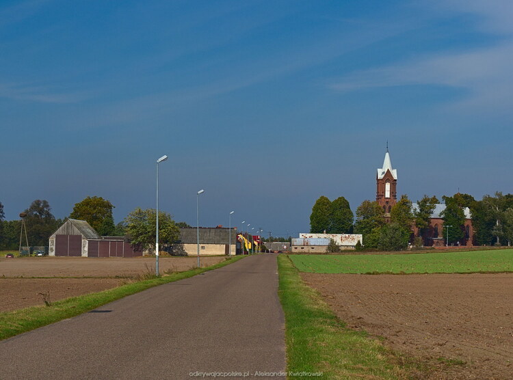 Wjeżdżając do Broniszewa (110.9384765625 kB)