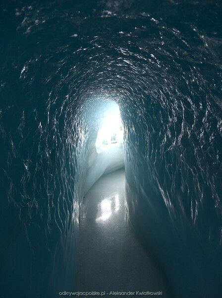 Lodowy tunel (97.759765625 kB)
