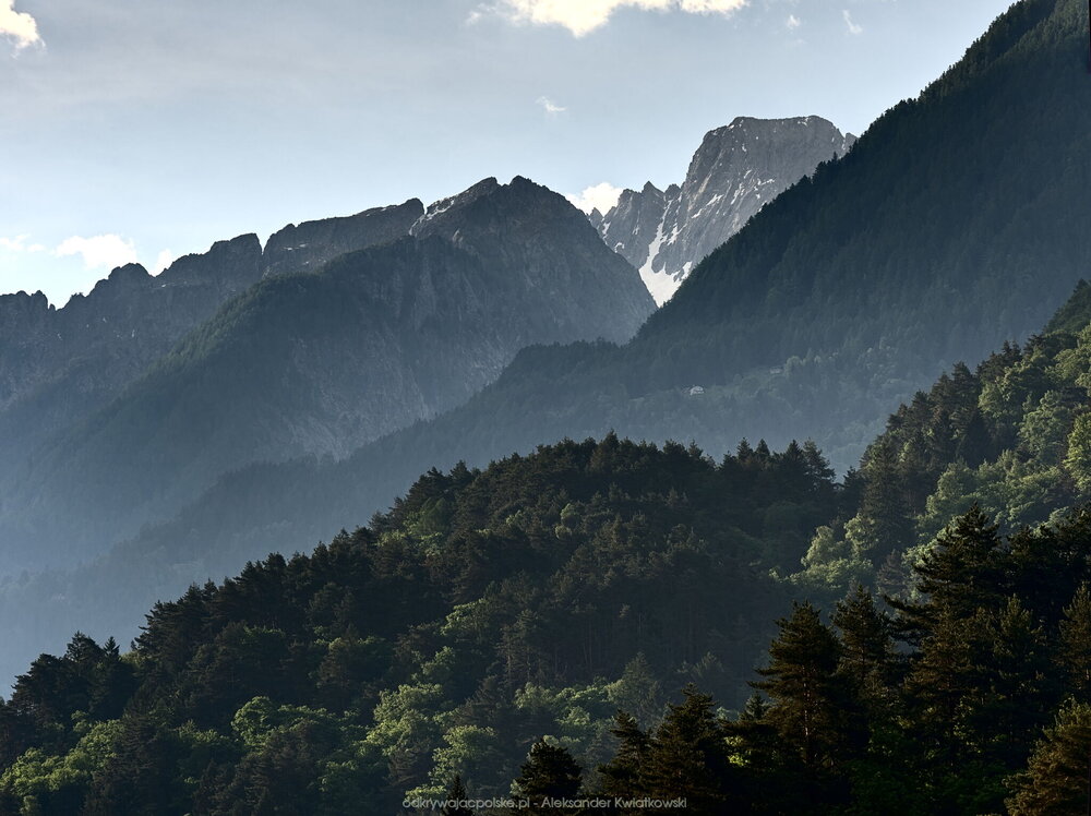 Włoskie góry o poranku (161.9248046875 kB)