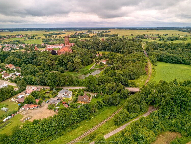 Linia kolejowa obok wsi Pieniężno (183.65625 kB)