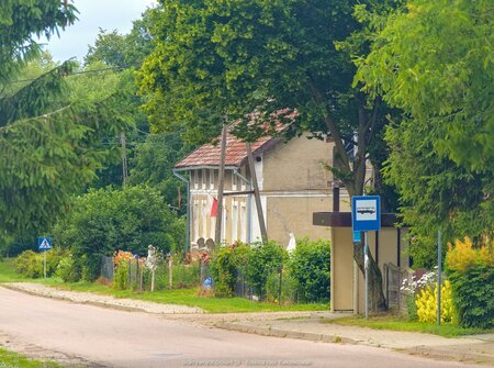 Obok wiaty w Kwiatkowie