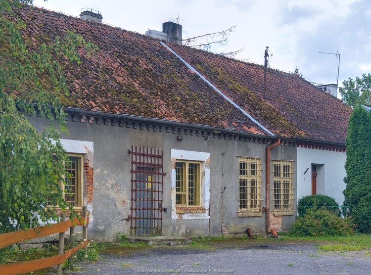 Stare budynki we wsi Sątoczno (185.337890625 kB)