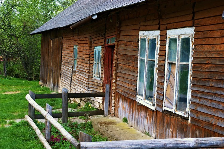 Drewniany dom w Regietowie (145.4892578125 kB)