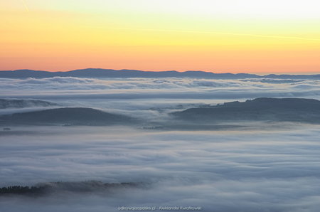 Poranne mgły nad dolinami