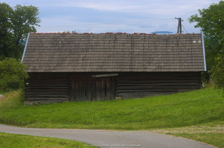 Drewniana stodoła
