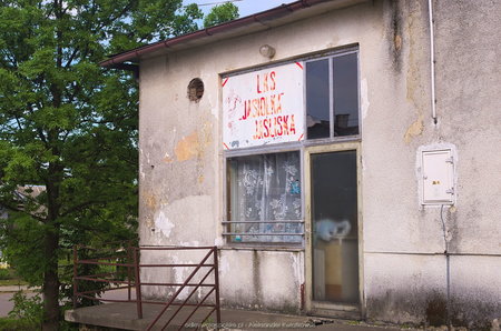 Nieużywany budynek w Jaśliskach