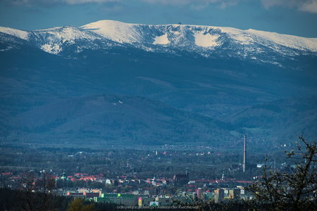 Widok na Jelenią Górę i Śnieżkę z Dziwiszowa