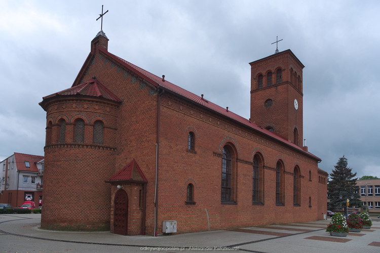 Kościół w centrum Krajenki (103.9189453125 kB)
