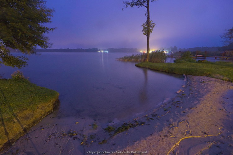 Jezioro Dominickie nocą (96.830078125 kB)