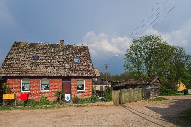 Domy we wsi Śliwice (136.3984375 kB)