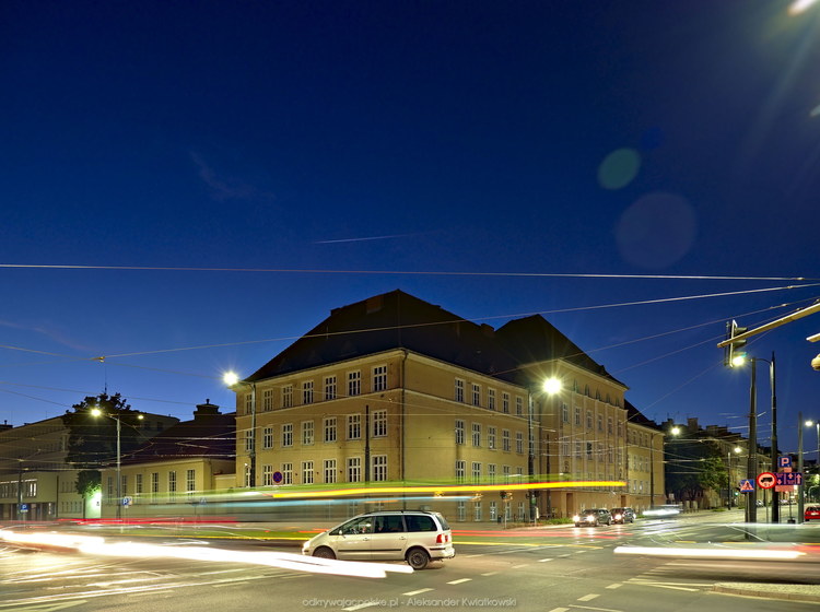 Wieczorny ruch samochodów w Olsztynie (103.412109375 kB)
