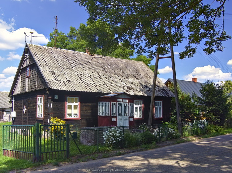 Drewniany dom mieszkalny we wsi Mogilnice (192.21484375 kB)