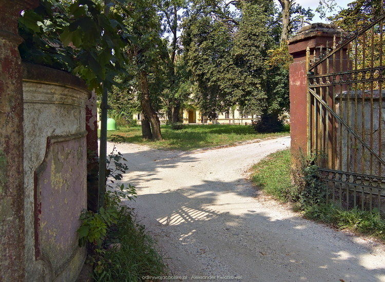 Wieś Słupy, okolica pałacu (185.064453125 kB)