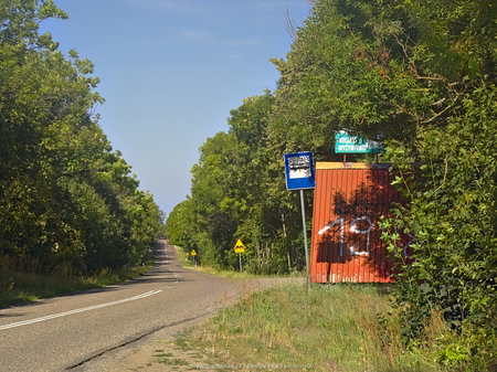 Przystanek autobusowy obok wsi Ścienne