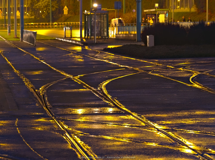 Wieczorne tory tramwajowe przy Śródce (189.2333984375 kB)
