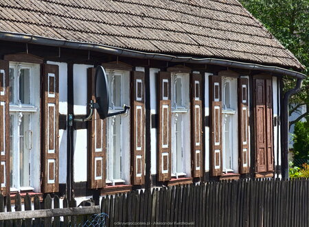 Drewniany dom we wsi Gościmiec