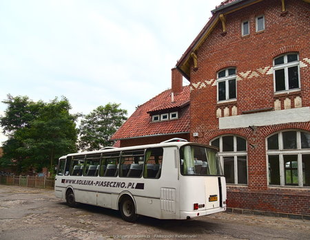 Stacja w Mikołajkach i nasz autobus