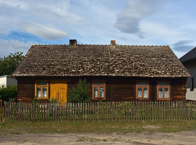 Drewniany dom w Godynicach (169.638671875 kB)
