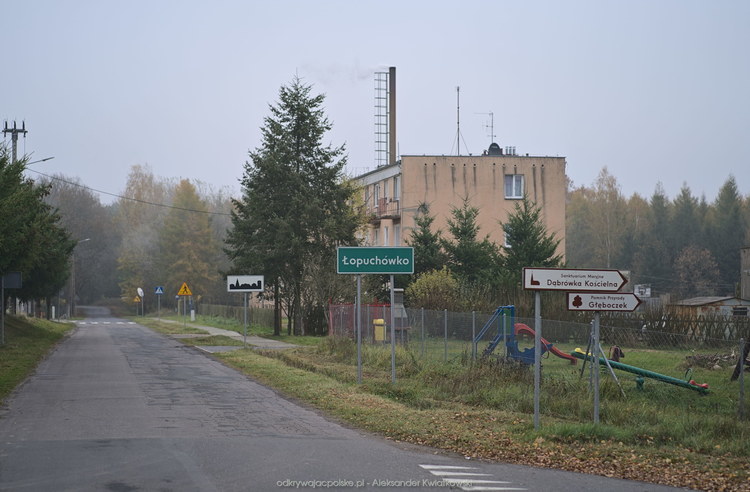 Wejście do Łopuchówka (135.63671875 kB)