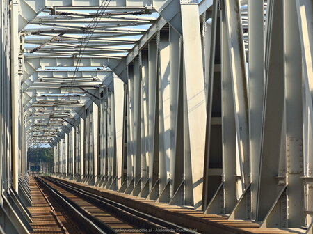 Most kolejowy między Chociczą a Solcem Wielkopolskim