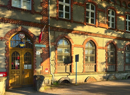Budynek stacji w Starym Polu