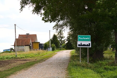 Wjazd do wsi Pasławki