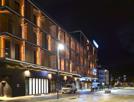 Ładnie oświetlony hotel w Władysławowie