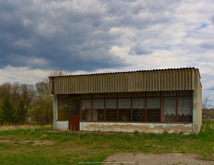 Stary sklep w Laskownicy Małej Stary sklep w Laskownicy Małej (143.2373046875 kB)