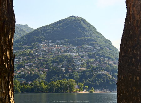 Górska część Lugano z połączeniem kolejowym do Monte Bre (po lewej)