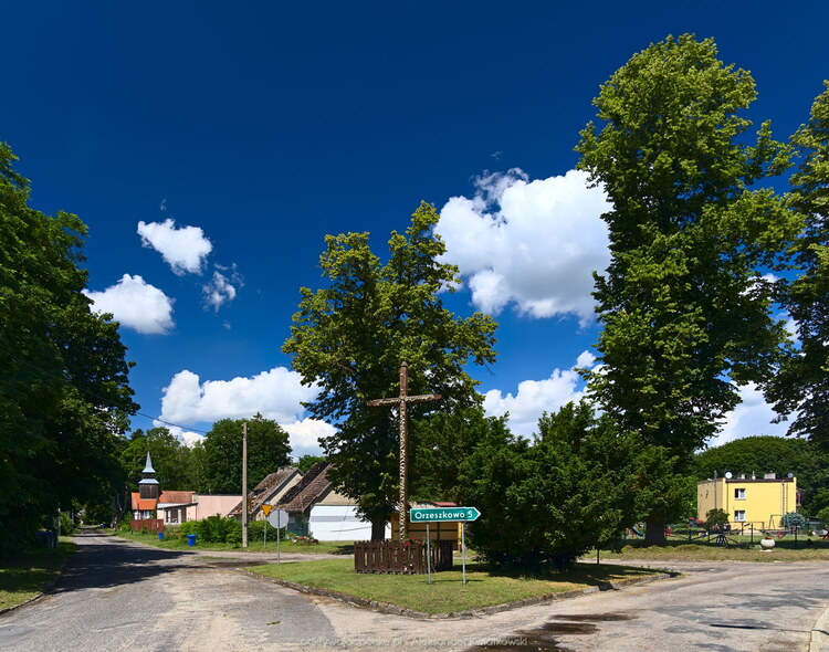 Centrum wsi Iglice (177.8681640625 kB)